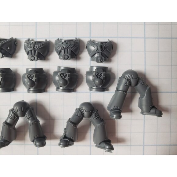 Warhammer 40k Space Marine Bits NTS Tactical Squad Legs & Torso x5 Set B - Picture 2 of 4